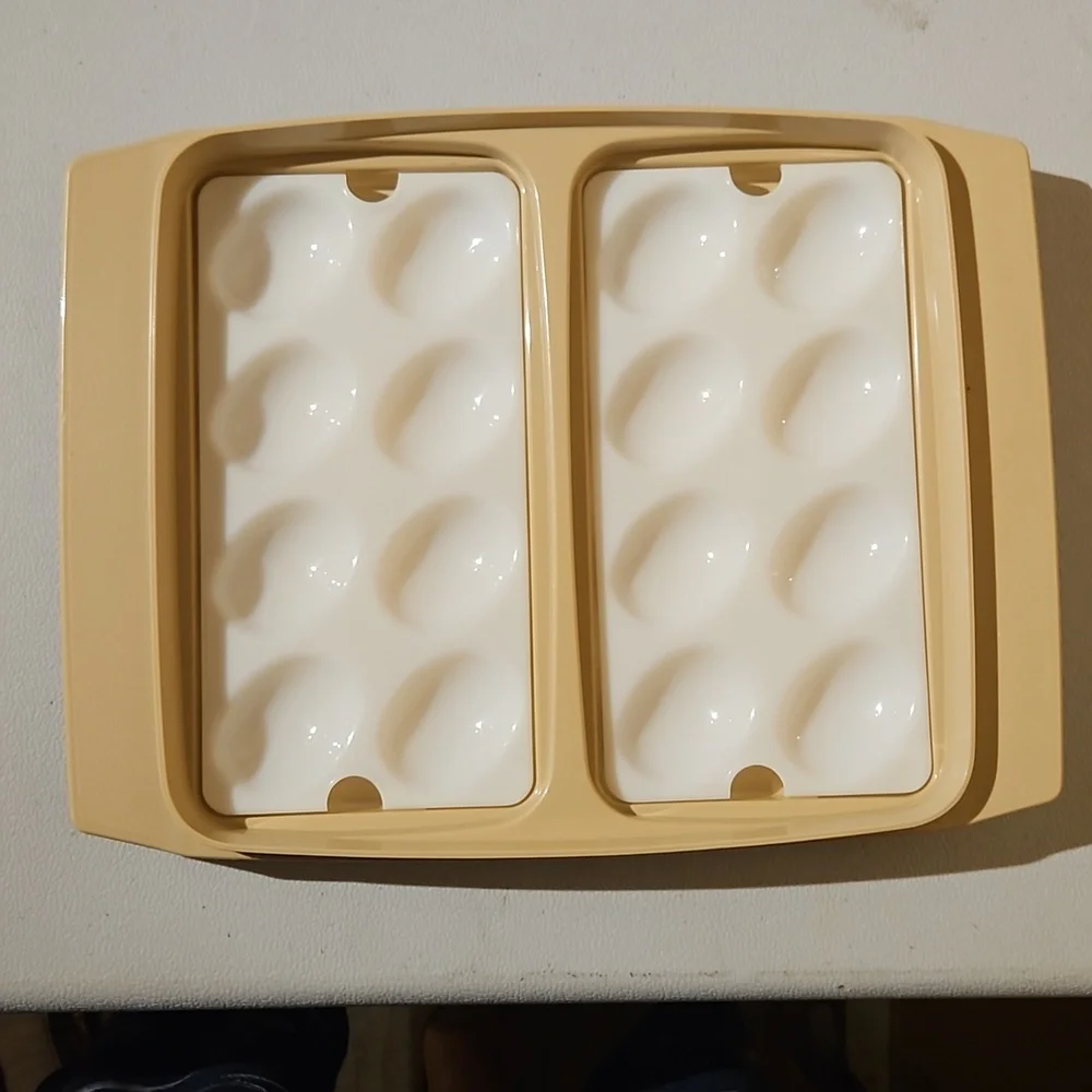 Vintage Tupperware deviled egge holder 723-2 - Picture 2 of 4